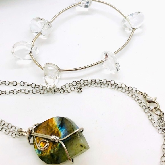 Vintage labradorite pendant necklace & Quartz Bracelet - Picture 8 of 15